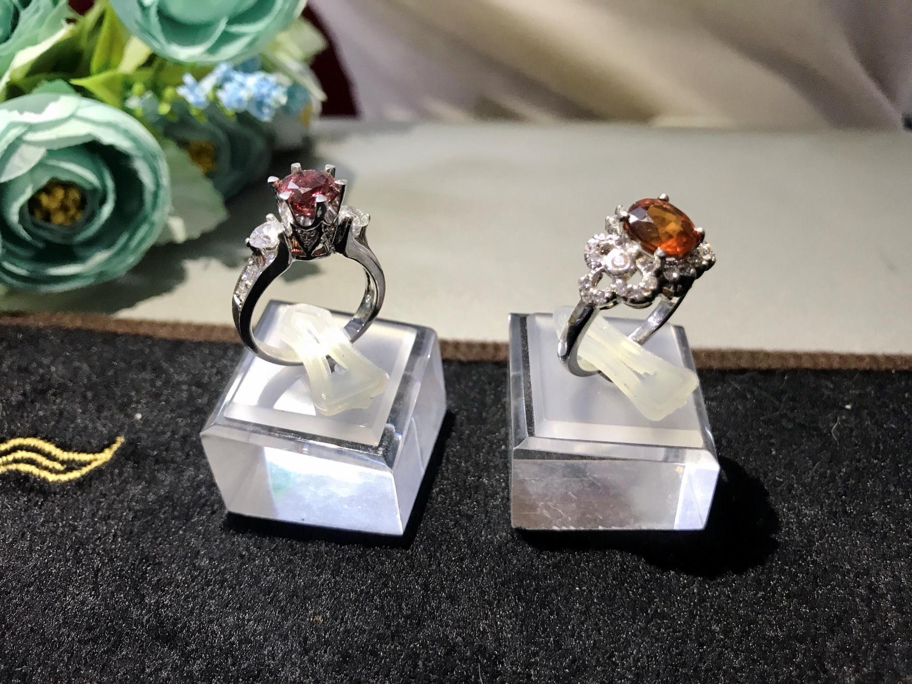 [HCM] Mộc - Đế trưng bày nhẫn size 3x3x2cm