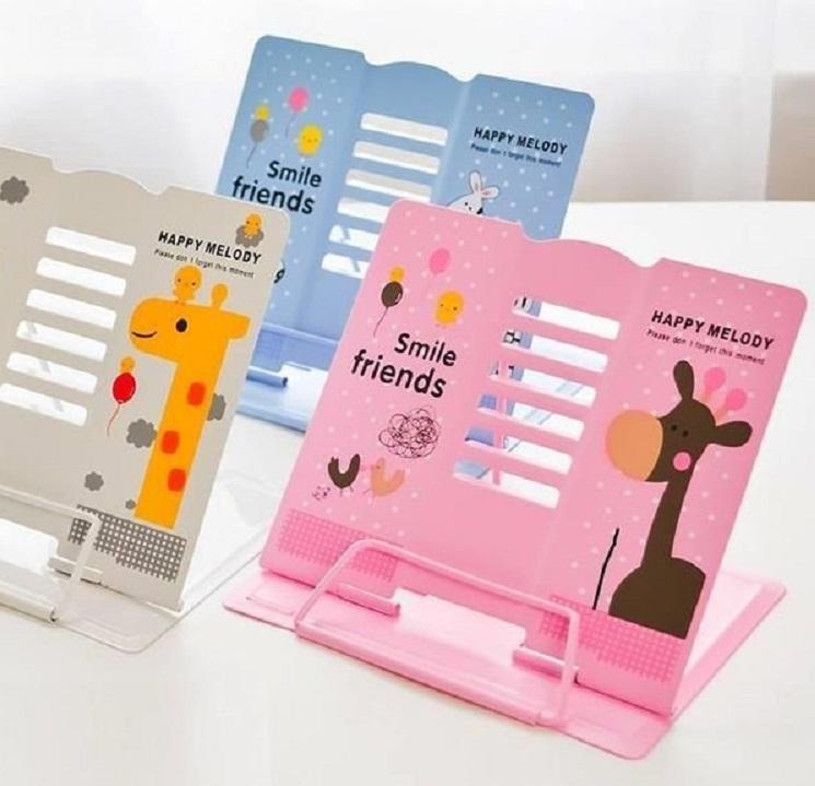 Giá đỡ đọc sách chống cận thị giá rẻ QC8005 ( Hình cho bé trai )