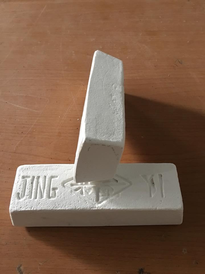 Sáp trắng đánh bóng 680 gam/ cục