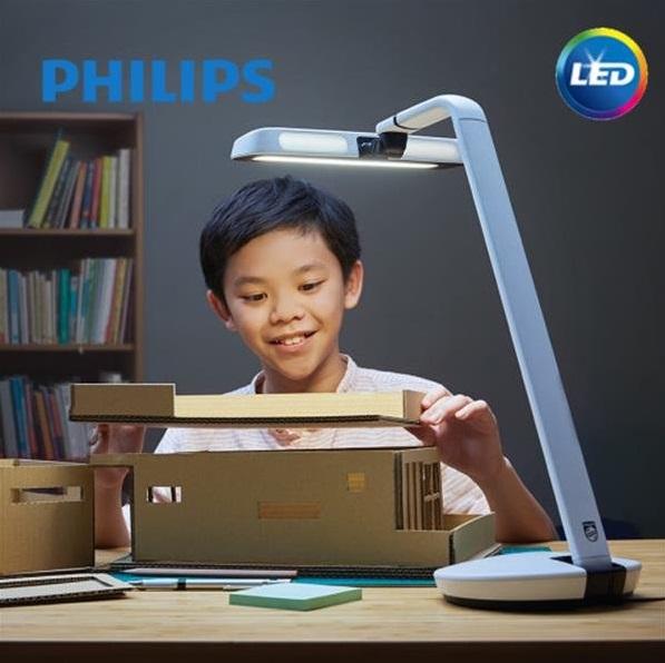 Đèn bàn Philips LED EyeCare Strider 66111