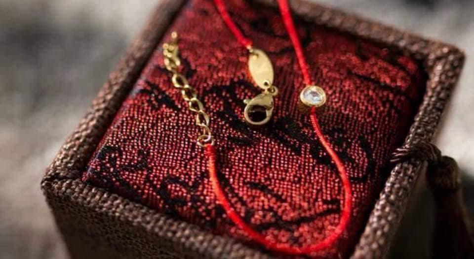 (Khuyến mãi lớn)VÒNG CHỈ ĐỎ KIM VÀNG siêu hót-- MAY MẮN--TÀI LỘC(tặng 1 vòng tay chỉ đỏ tỳ hưu hút tài lộc)