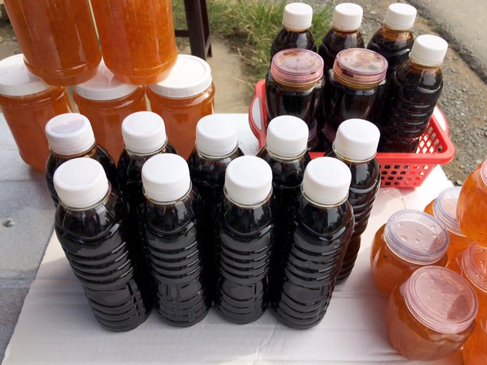 Nước màu dừa Bến Tre mẹ làm 1 lít (2 chai x 500ml) (Cam kết 100% nước dừa nguyên chất)