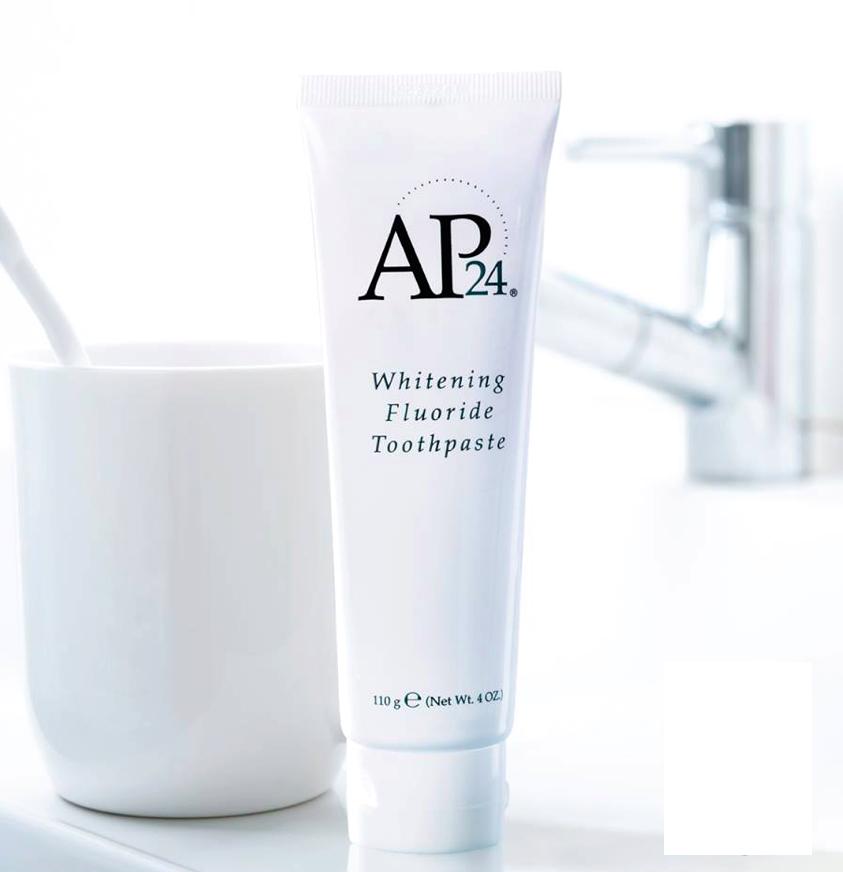 KEM ĐÁNH RĂNG TRẮNG SÁNG AP24 WHITENING FLOURIDE TOOTHPASTE