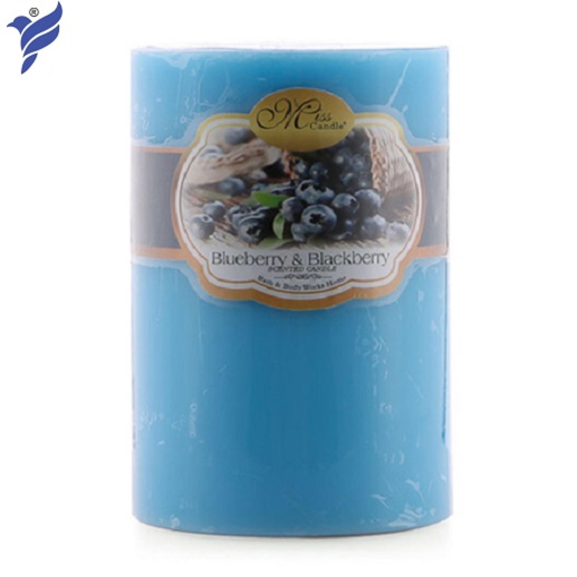 Nến thơm trụ tròn D7H10 Miss Candle MIC0260 7 x 10 cm (Xanh da trời, hương quả việt quất)
