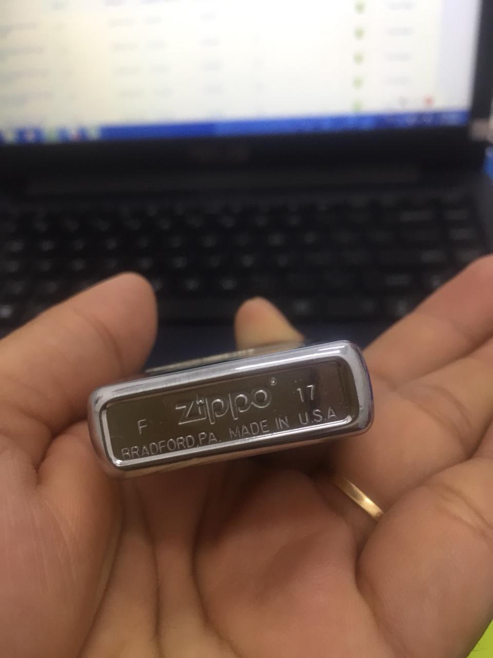 [HCM]Zippo Khắc Laze Cá Chép Vượt Vũ Môn - Zippo giá rẻ tem đỏ