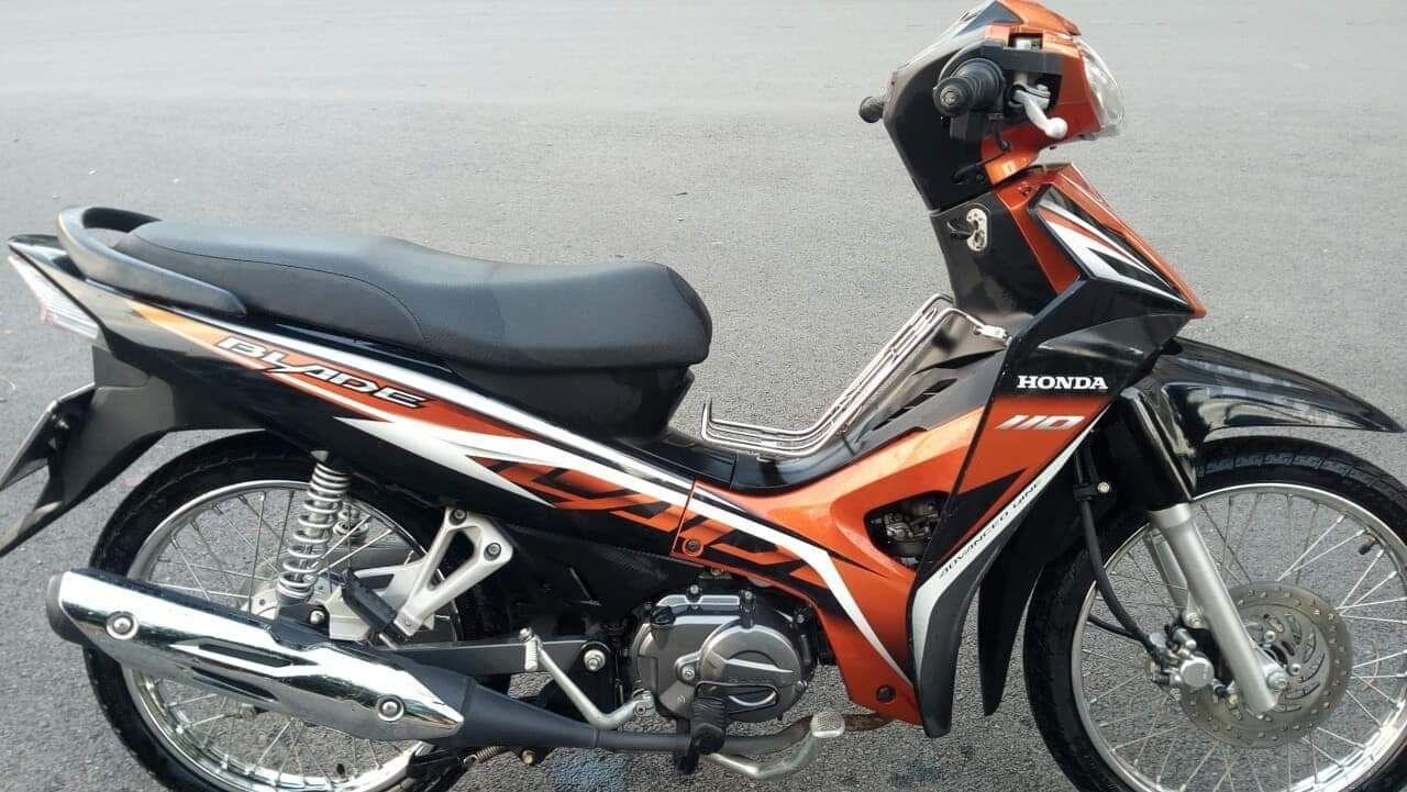 Tem giả zin xe Honda blade cam đen