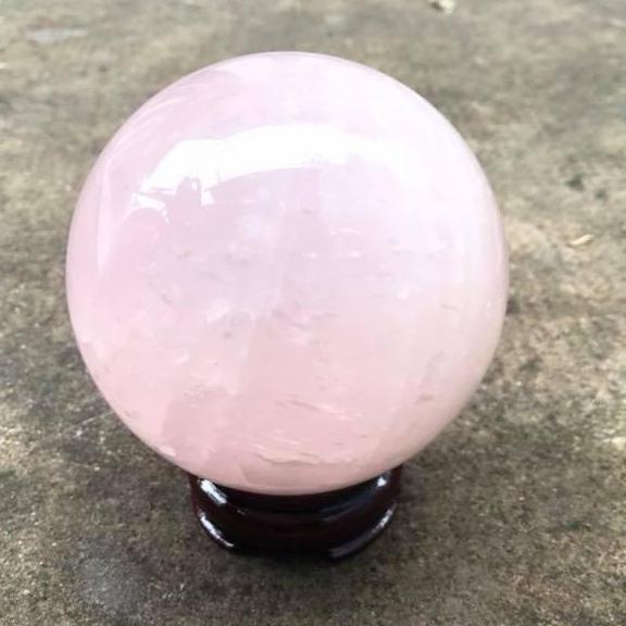 [HCM]QUẢ CẦU ĐÁ PHONG THỦY THẠCH ANH HỒNG - HÀNG THIÊN NHIÊN -10P- TẶNG KÈM CHÂN ĐẾ