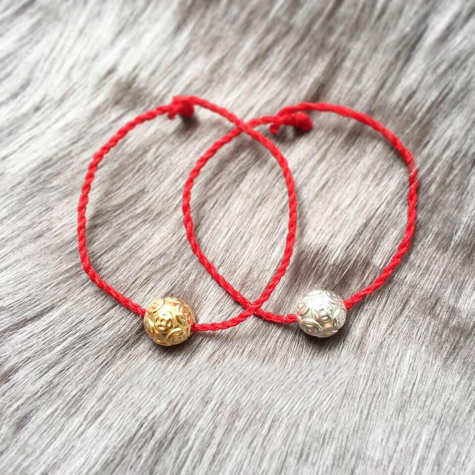 Vòng tay chỉ đỏ mix charm kim tiền mạ vàng 18K may mắn MK98 (đỏ)