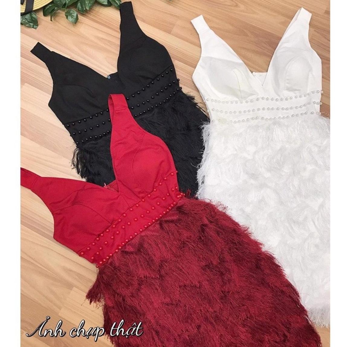 Đầm body xẻ ngực tua rua