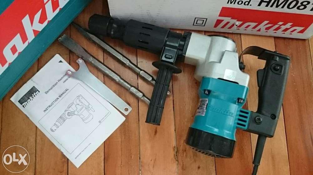 Máy đục bê tông HM0810 Makita