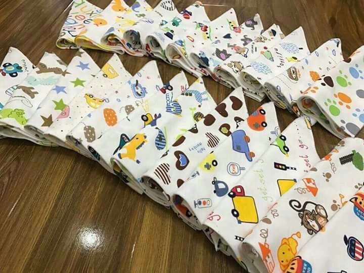 Khăn yếm tam giác cho bé 