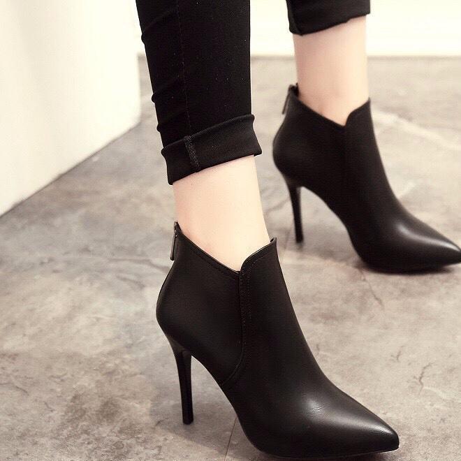 Giày boot nữ cổ ngắn xẻ cổ cao gót 7p