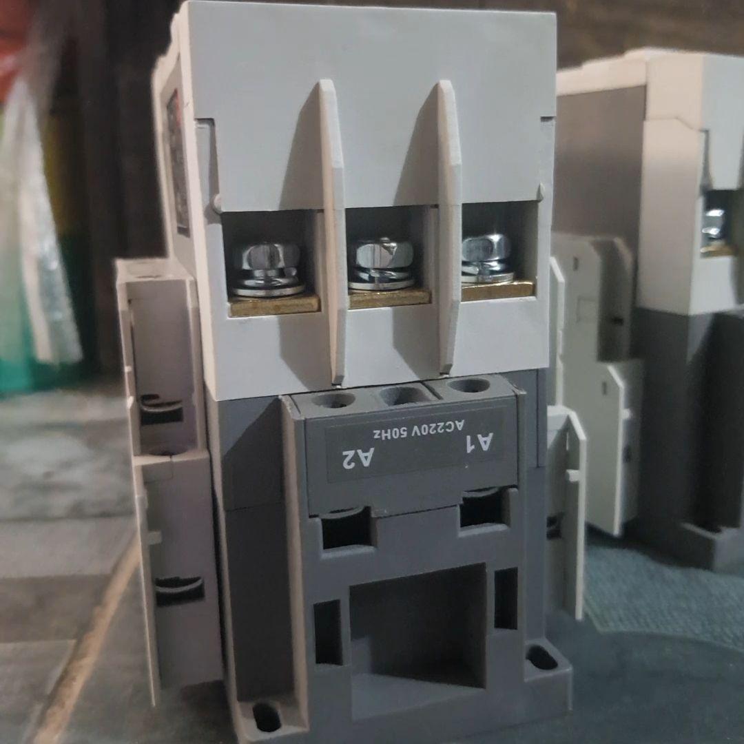 Khởi động từ MC 65A