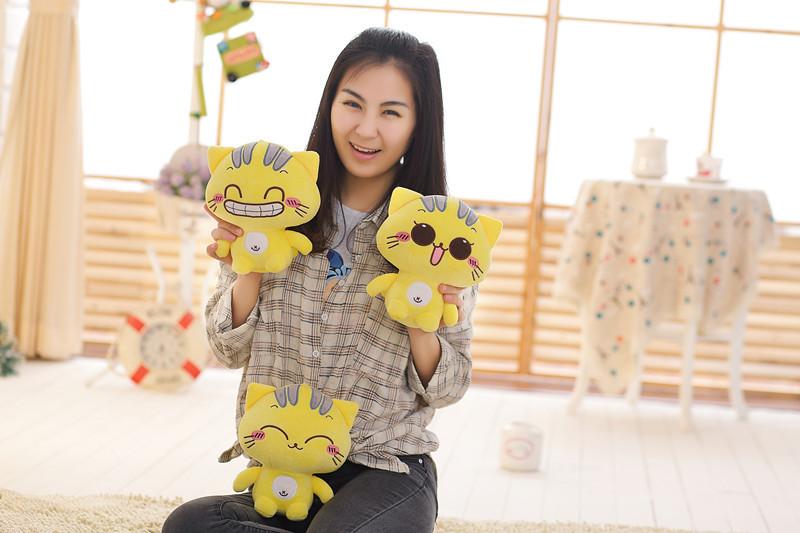 Gấu bông mèo Lucky cao 25 cm TNB135 (màu vàng, mẫu 2)