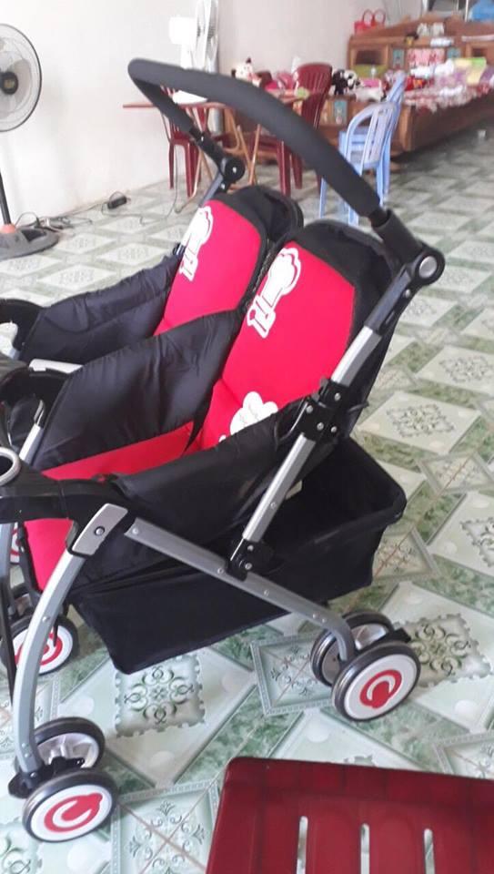 Xe đẩy sinh đôi cho bé kèm bàn ăn và màn chống muỗi