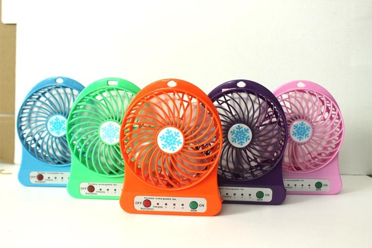 [HCM]Quạt mini cầm tay 3 cấp độ siêu mát (màu ngẫu nhiên)