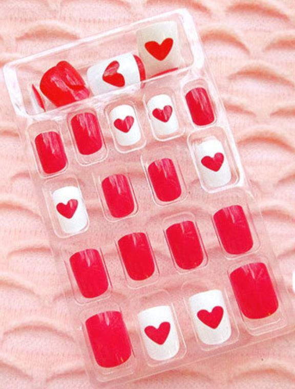 Bộ 24 móng tay giả hình trái tim (kèm keo)