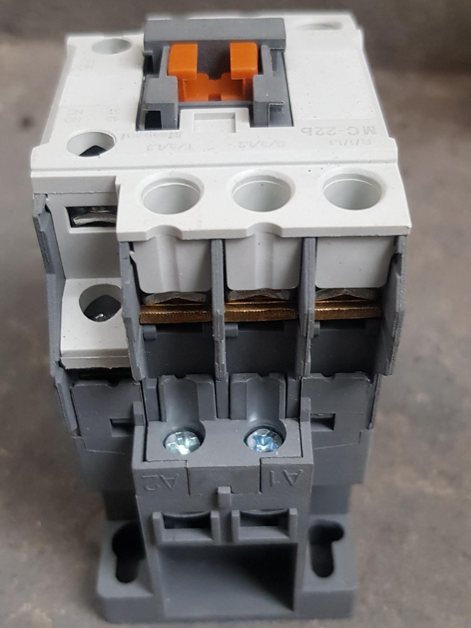 Khởi động từ MC 22A