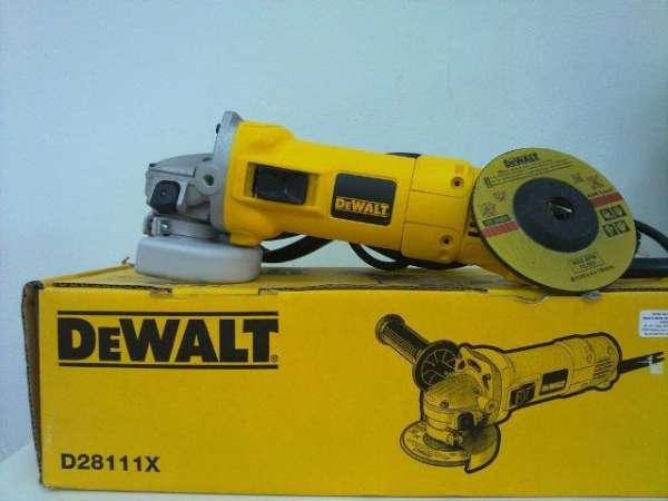 DeWALT- Máy mài góc đường kính lưỡi 100mm- 680W