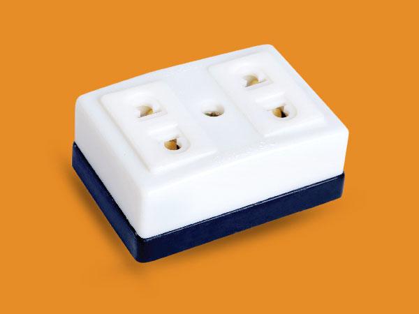 Ổ cắm 2 lỗ 2 chấu chống cháy đế đen Sopoka - Điện Việt