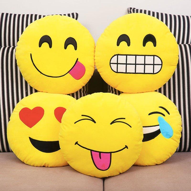 Gối tựa lưng văn phòng Icon Doremon đủ biểu cảm