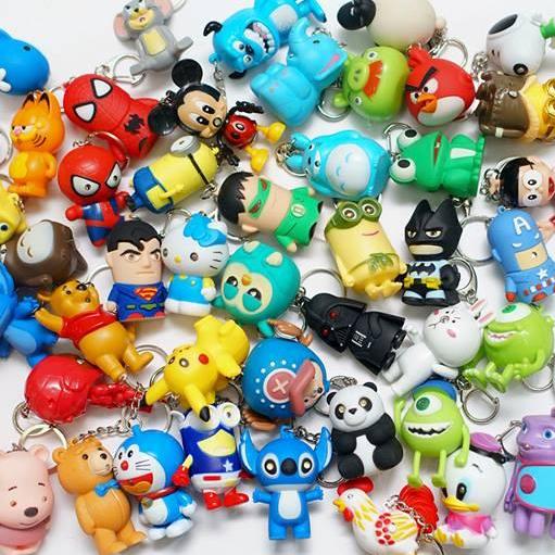móc khóa doraemon đội trường mỹ hồng led