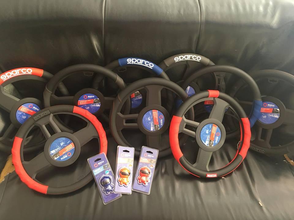 Bọc vô lăng sparco 1115BL