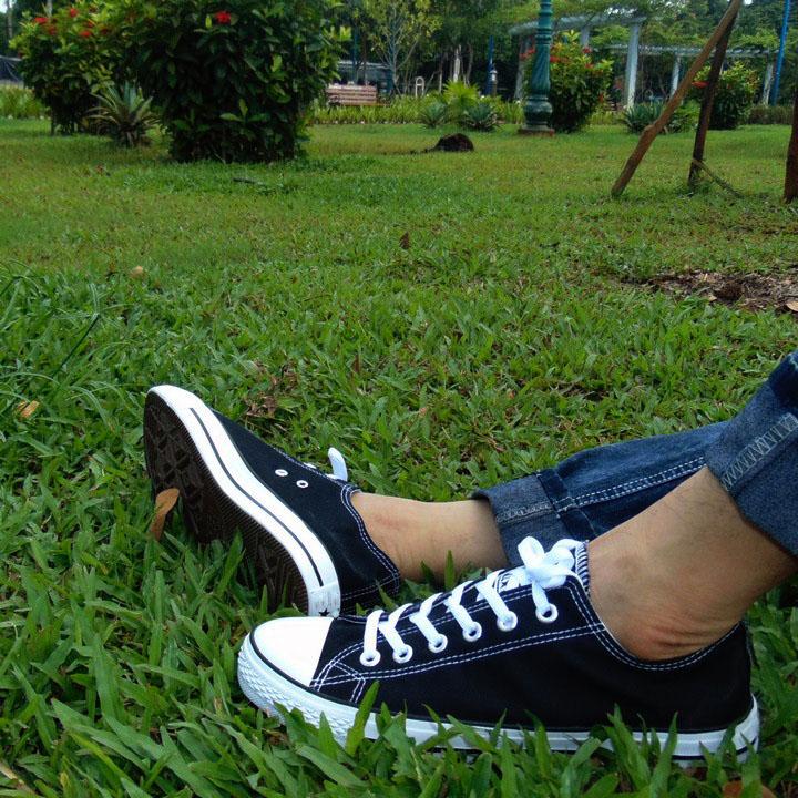 Giày Sneaker CV Nam Cổ Thấp Màu Đen