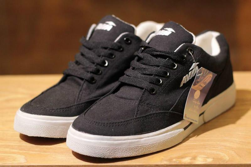 Giày leo núi giày bảo hộ giày avia thượng đình nam đen