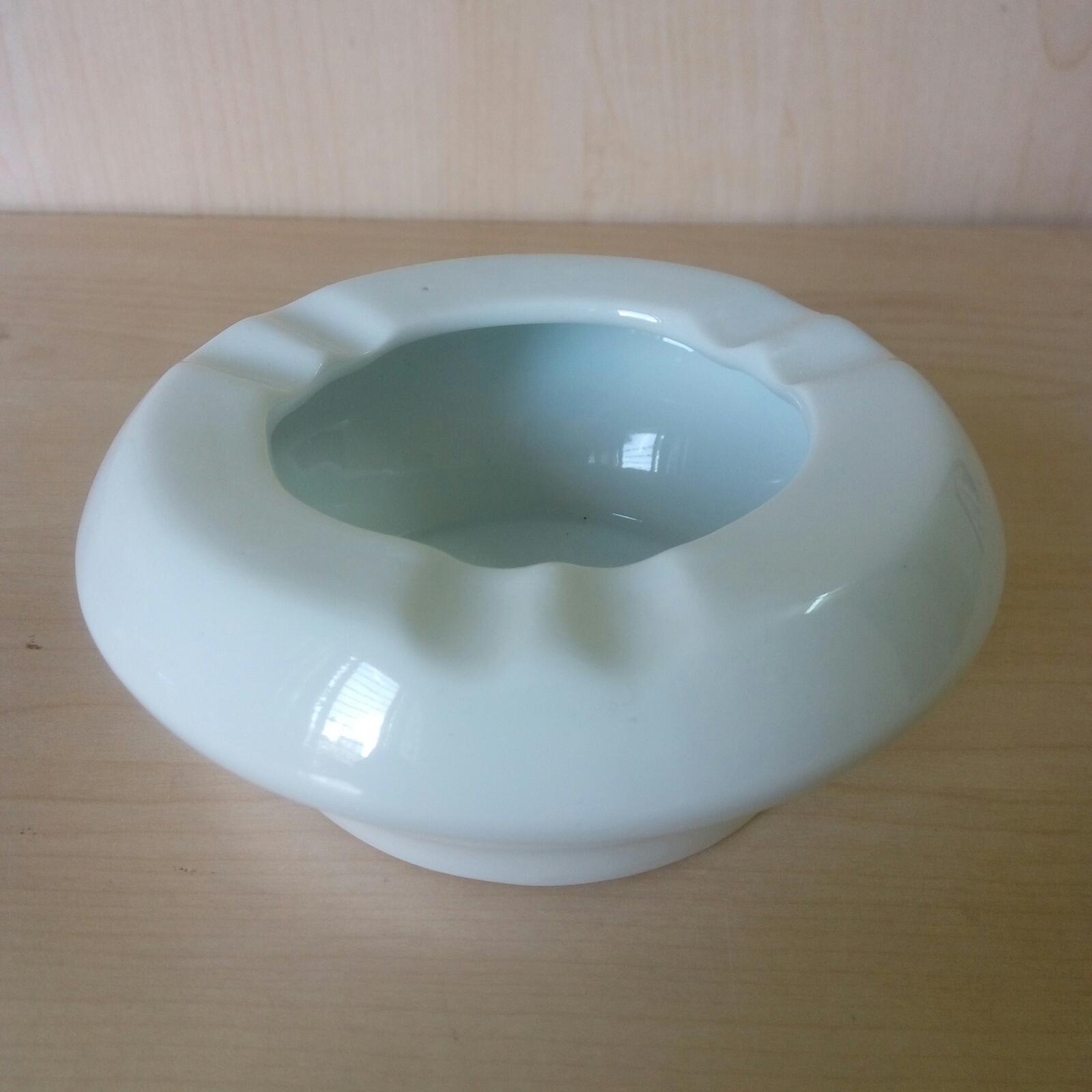 Gạt tàn sứ Bát Tràng, loại 3 chấu kép