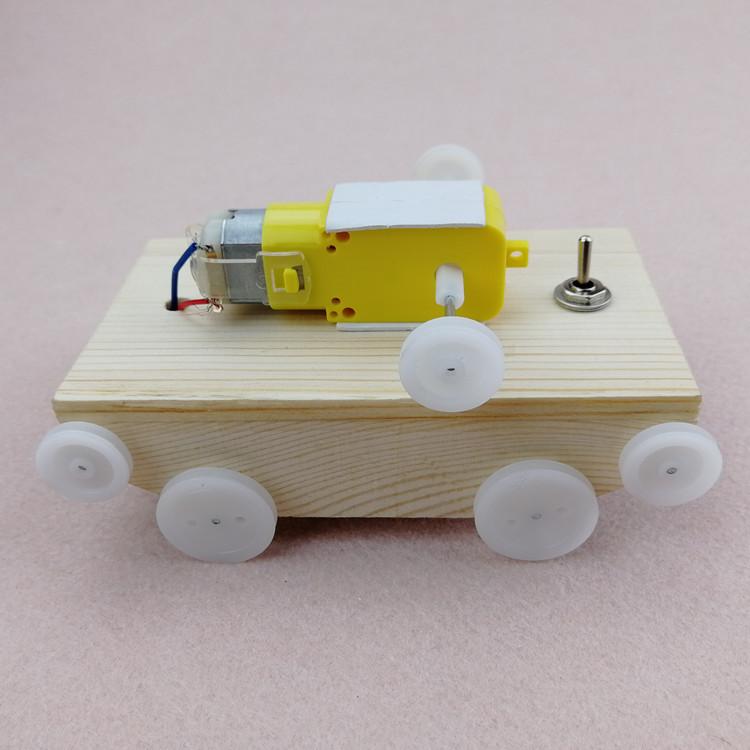 Bộ lắp ráp mô hình xe tăng bằng gỗ