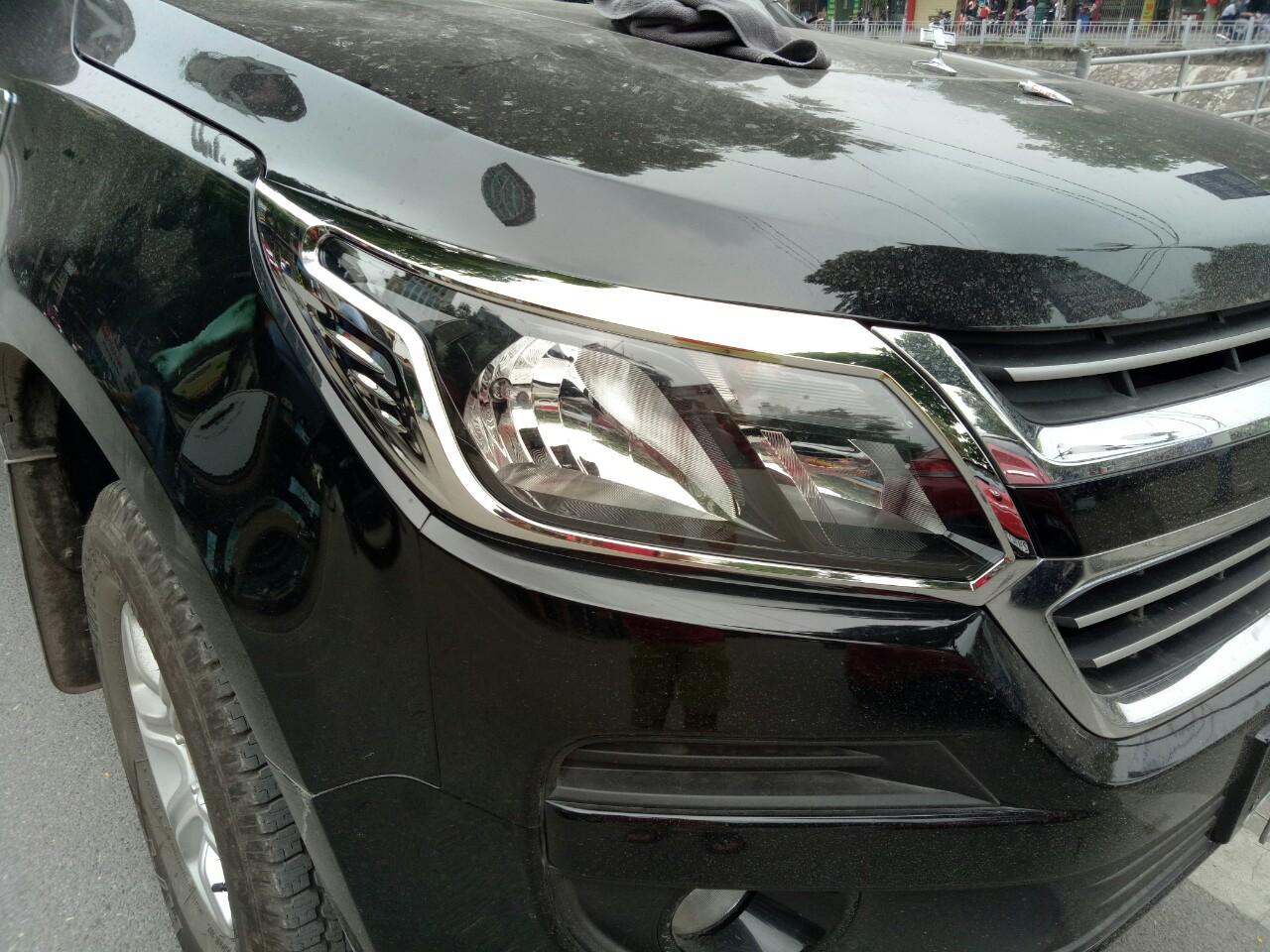 Ốp trang trí viền đèn pha Chevrolet Colorado