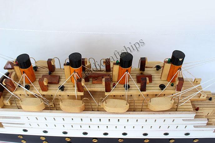 Mô hình tàu thuyền gỗ Titanic có điện (Thân: 60cm)