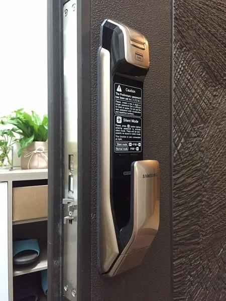 Khóa vân tay Samsung SHP-DP728