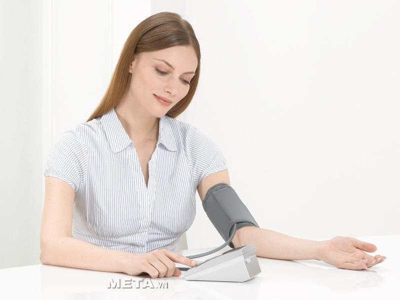 Máy đo huyết áp bắp tay Beurer BM-35