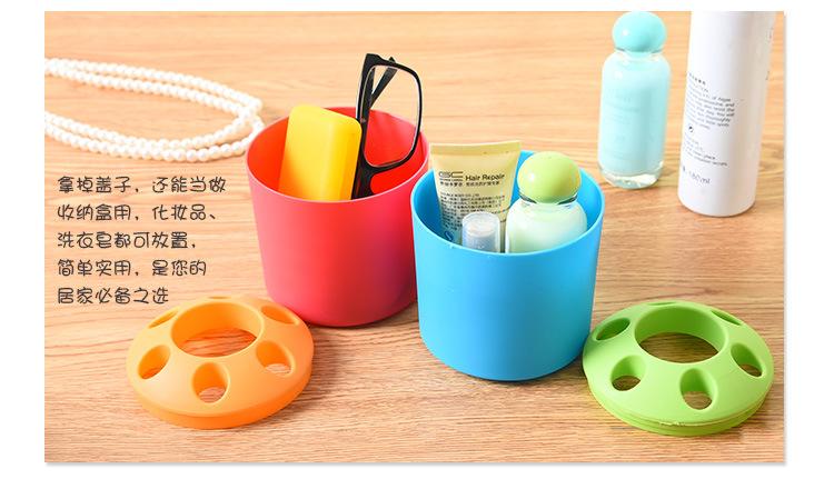 Cốc đựng bút, bàn chải và vật dụng cá nhân