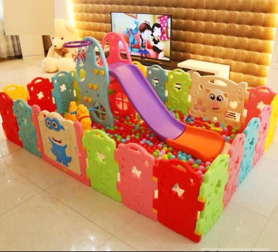 QUÂY CŨI NHỰA 3D LOẠI 12 MIẾNG CHO BÉ KÈM THẢM VÀ BÓNG