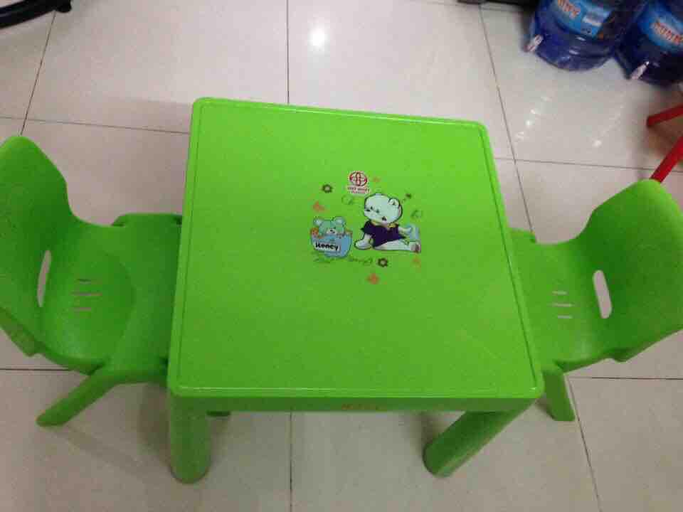 Bàn ghế trẻ em nhựa Việt Nhật - 1 bàn 2 ghế