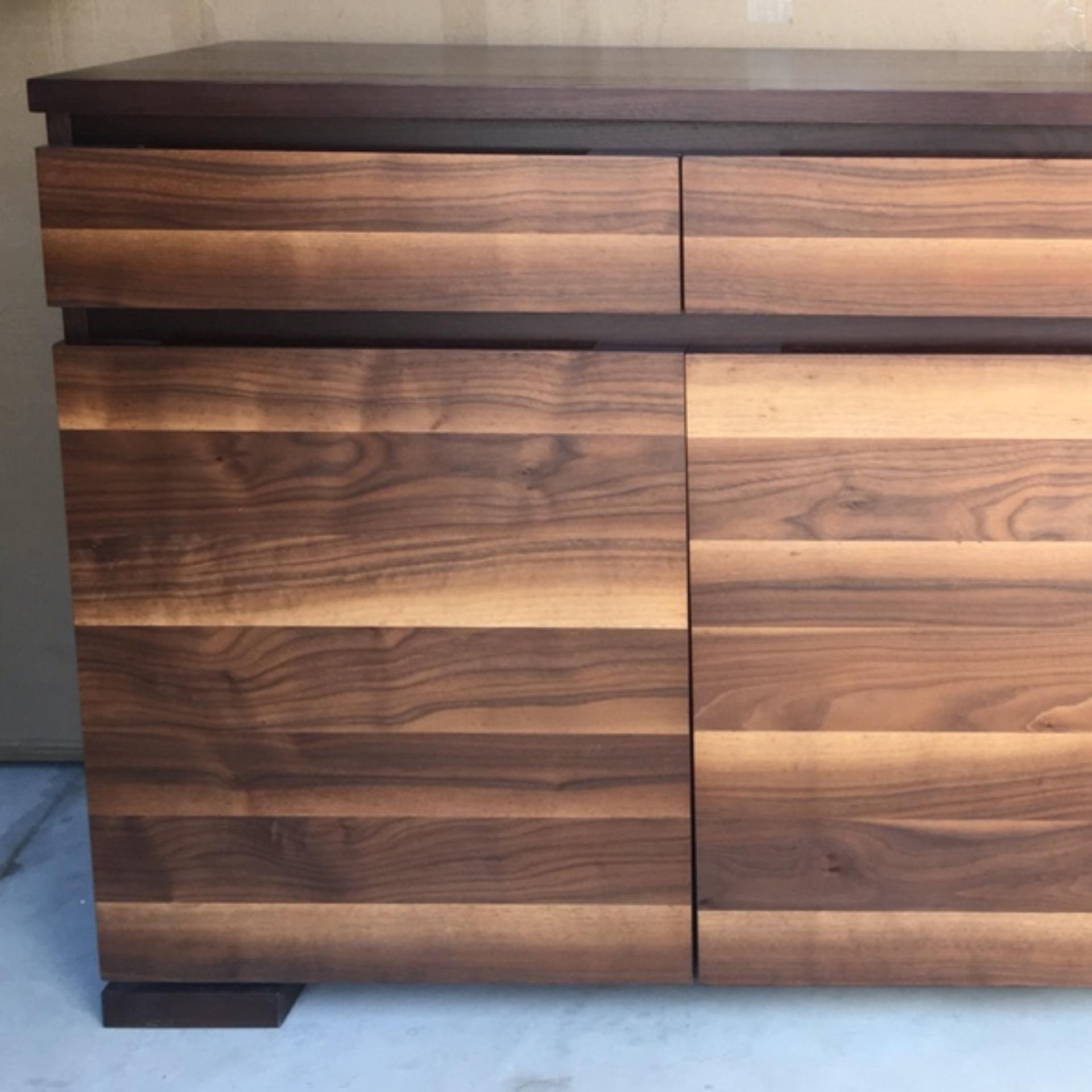 Tủ đựng đồ 3 cánh 3 ngăn kéo màu gỗ walnut