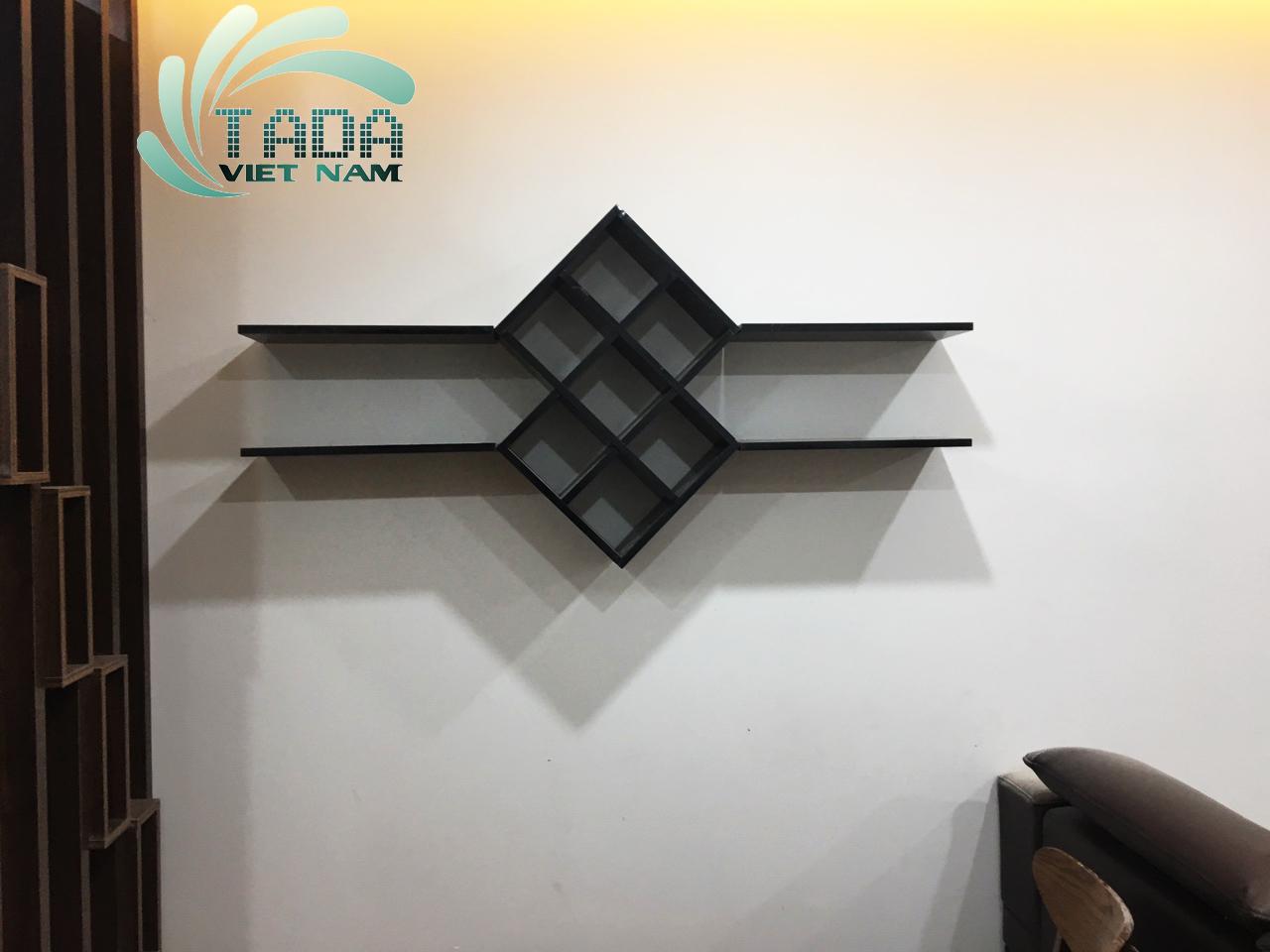 KỆ ĐỰNG RƯỢU TREO TƯỜNG -TD1137