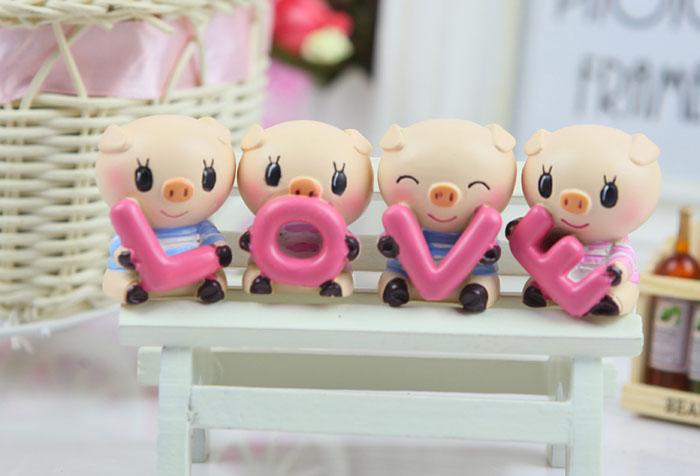 Bộ tượng 4 heo con chữ Love