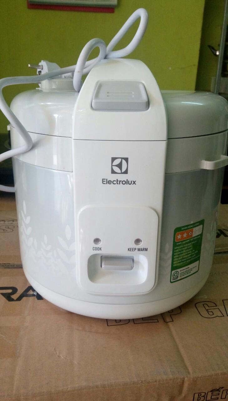 Nồi cơm điện Electrolux 1.8 lít ERC3305