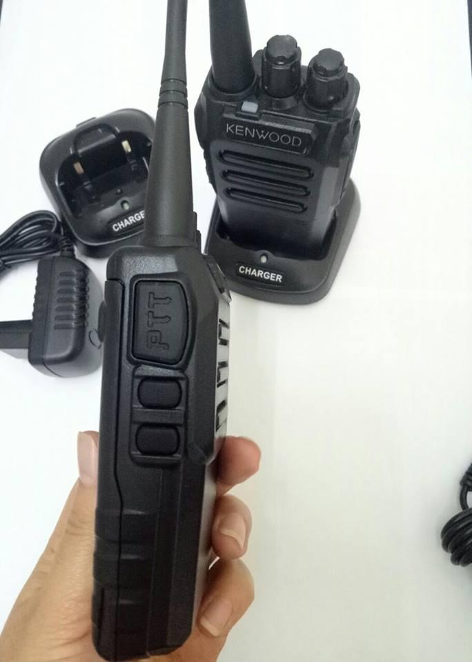 Bộ 2 máy bộ đàm Kenwoodd TK3330(New)