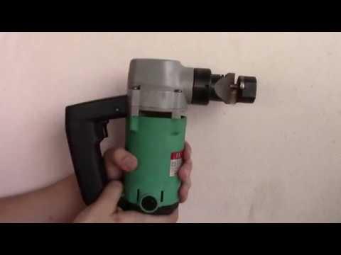 Máy cắt rãnh 3.2mm tôn 620W DCA AJH32 J1H-FF-3.2 (Xanh)