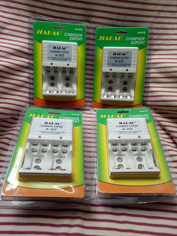 Sạc Pin đa năng Jiabao A612 (sạc pin 2A -3A, - pin vuông 9V)