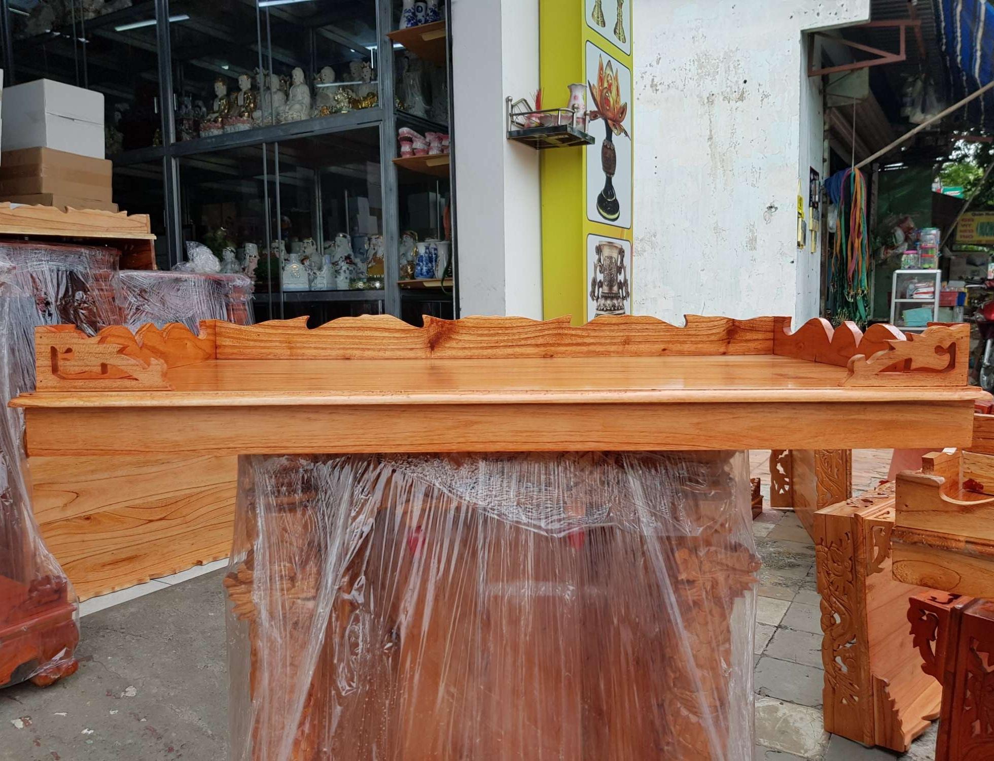 Bàn thờ treo tường gỗ xoan ngang 48 cm