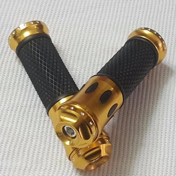 BAO TAY GÙ GẮN BI GẮN CHO CÁC LOẠI XE CAO CẤP ( MÀU VÀNG )