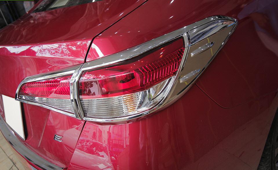 Ốp trang trí viền đèn hậu Vios 2019-2022