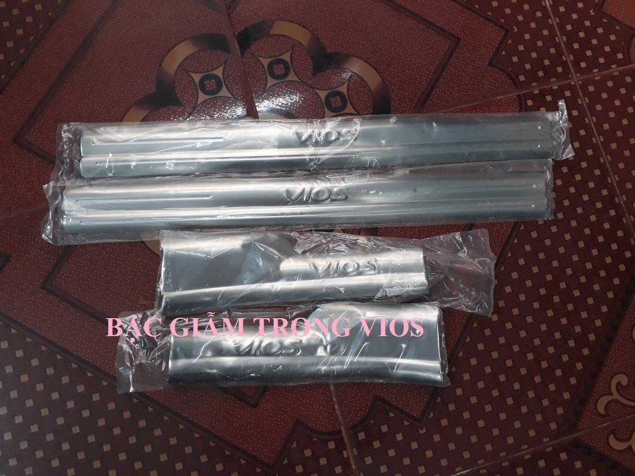 Bậc giẫm trong ( Nẹp bước chân trong ) Toyota Vios..