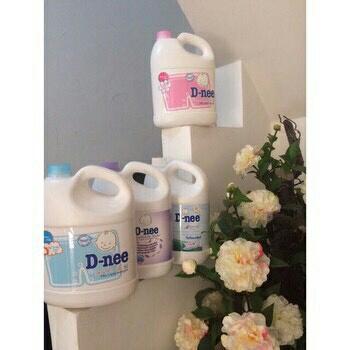 Nước giặt Dnee màu hồng 3000ml Thái Lan
